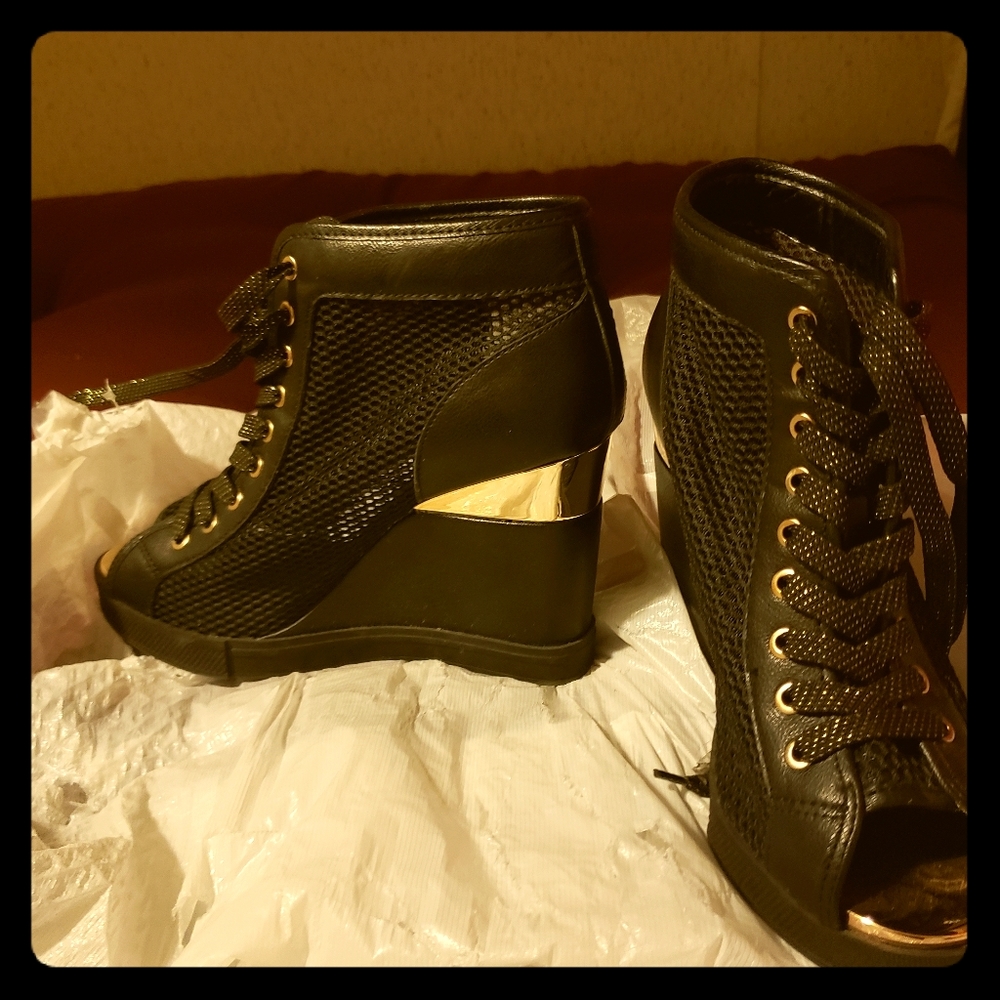 Black and gold wedges